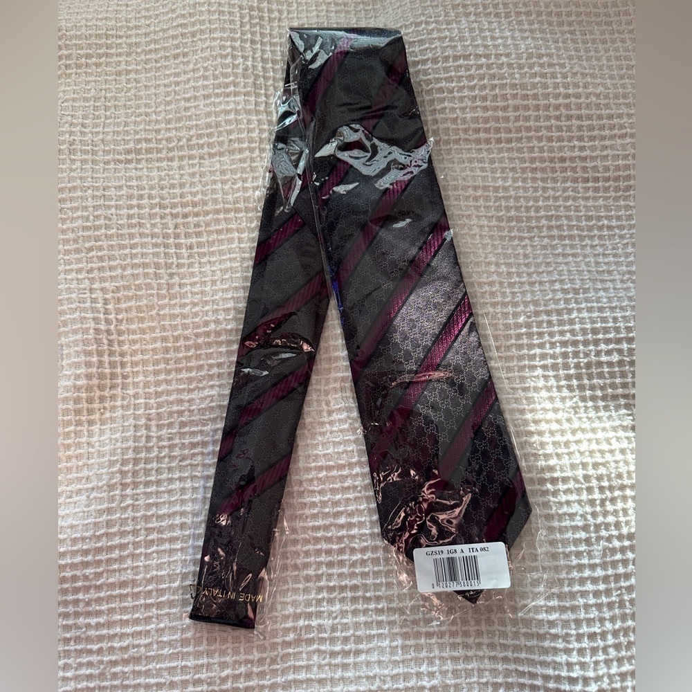 VINTAGE GUCCI TIE